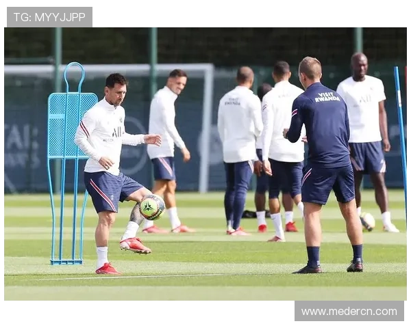 梅西归队后首次亮相 巴黎圣日耳曼备战新赛季全员训练情况分析